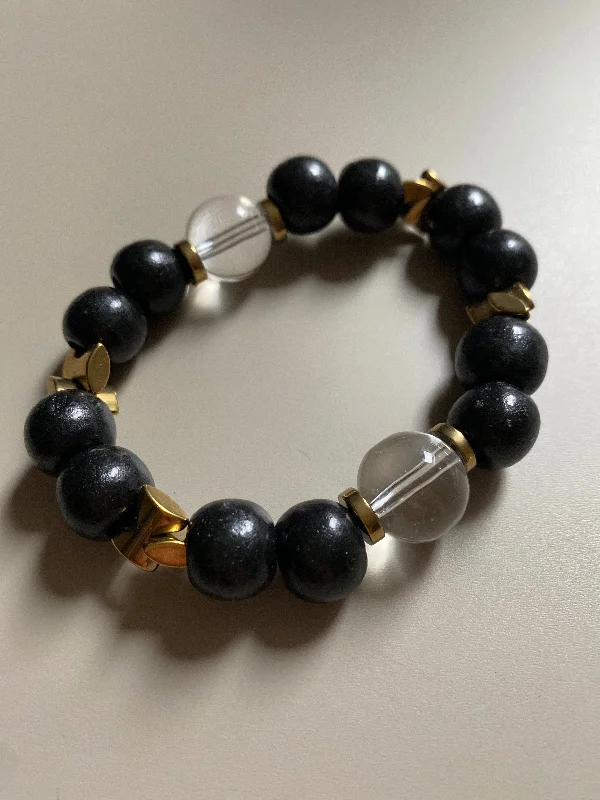 FRTB10 - Bracelet with Glass, dyed wood, teamed with Hematite details.