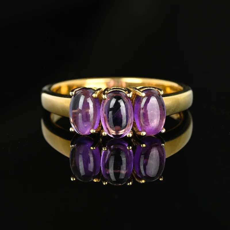 Sleek rose rings-Sleek rose rings-Vintage Three Stone Amethyst Cabochon Ring in Gold