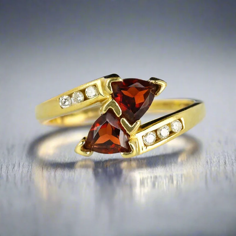 Hand-shiny rings-Hand-shiny rings-Vintage Gold Bypass Diamond Trillion Cut Garnet Ring