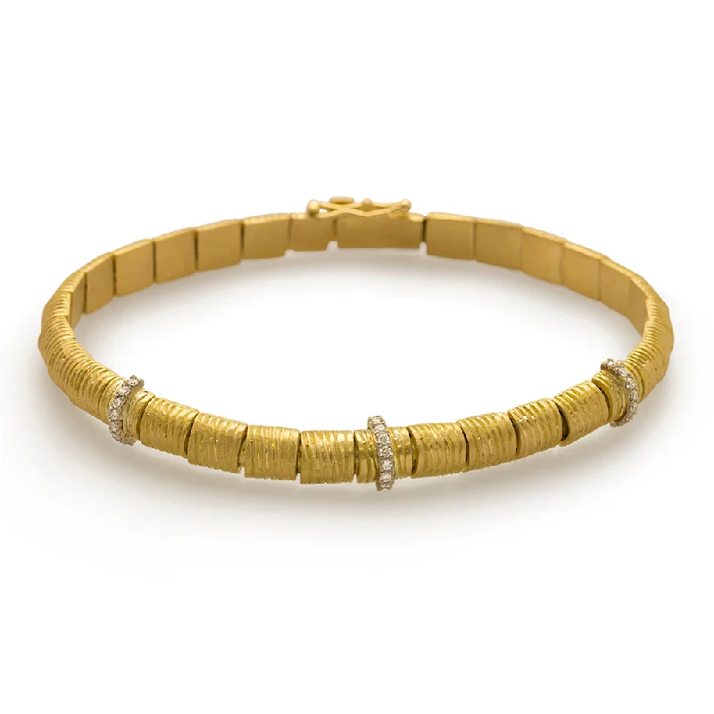 Grooved Gold Link Bracelet with Diamonds