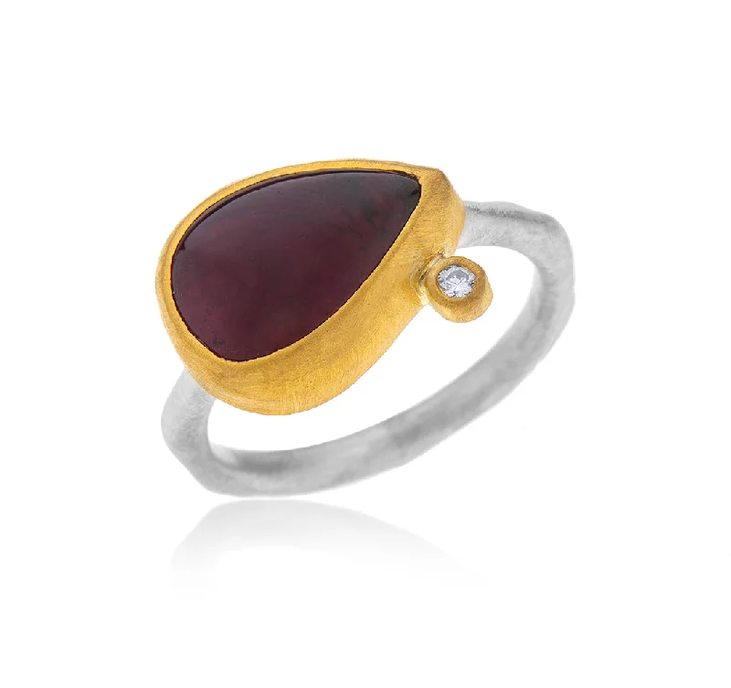 Tide motif rings-Tide motif rings-Nava Zahavi Lucky Garnet Ring