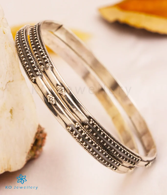 The Himai Silver Bangle (Size 2.4/2.6/2.8)