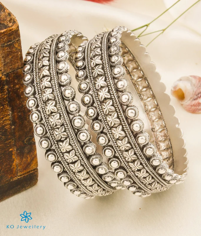 The Vilasa Silver Bangle (Size 2.4/2.6)