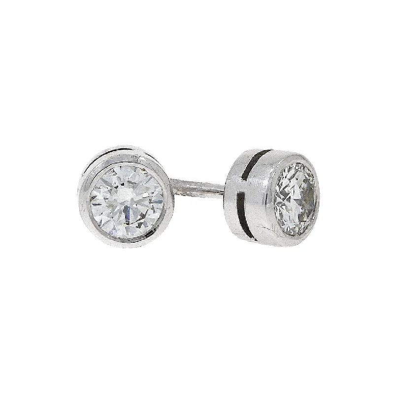 18ct white gold Diamond solitaire rub over studs