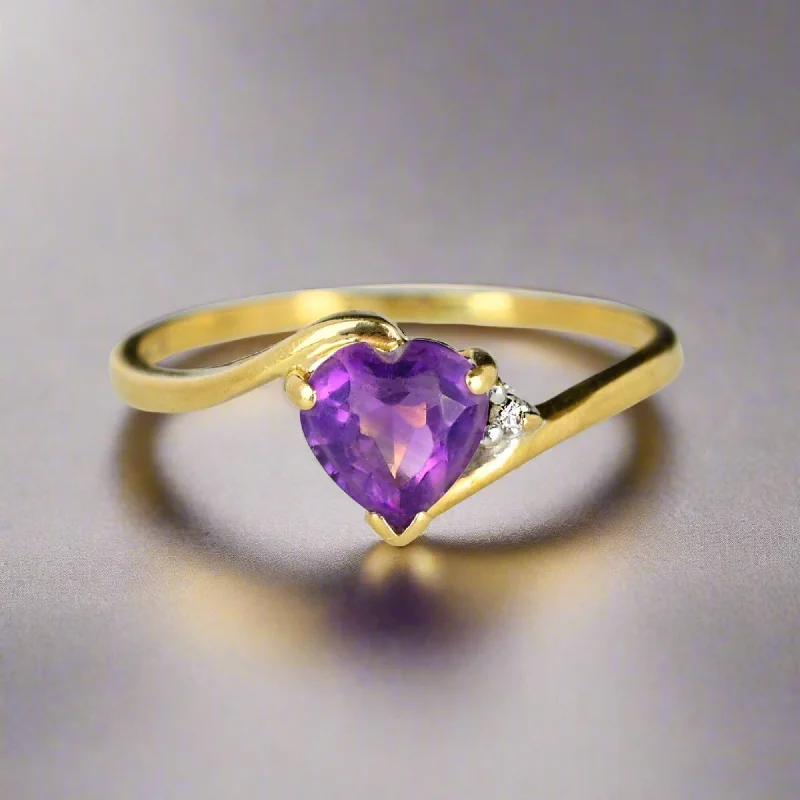 Sculpted cocktail rings-Sculpted cocktail rings-Vintage 14K Gold Bypass Diamond Amethyst Heart Ring