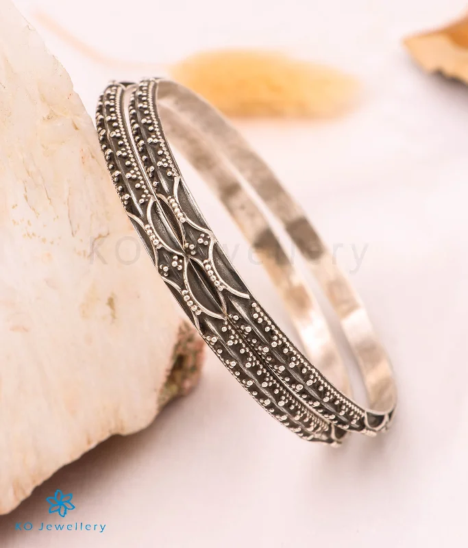 The Miraya Silver Bangle (Size 2.4/2.6/2.8)