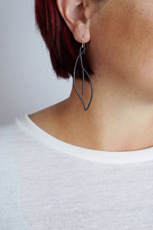 Petal hoop earrings-Verdoyante Earrings in black steel, silver, or bronze